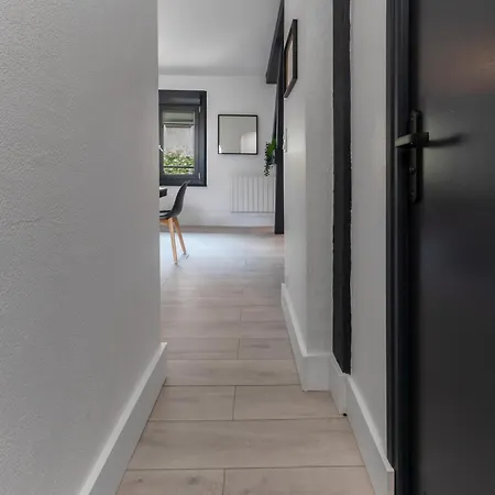 Le 108 - Design, 2 Chambres, Quartier Thermal Daire